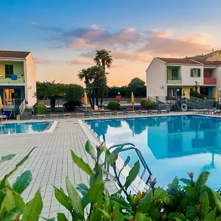 Lejlighed De Lux 3min From The Beach, Swimming Pool, Parking